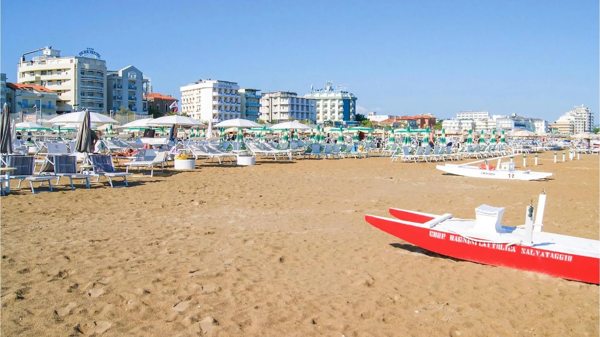 Beautiful Apartment In Cattolica With Kitchen